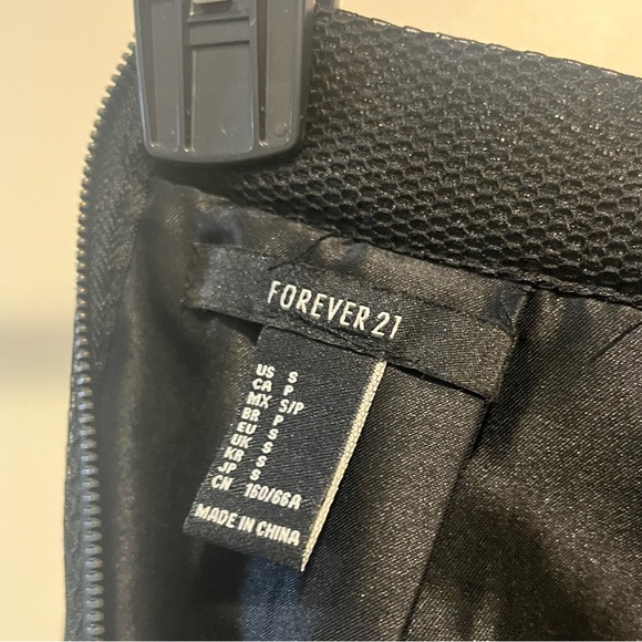 Forever 21 Black A-Line Skirt - Picture 4 of 4